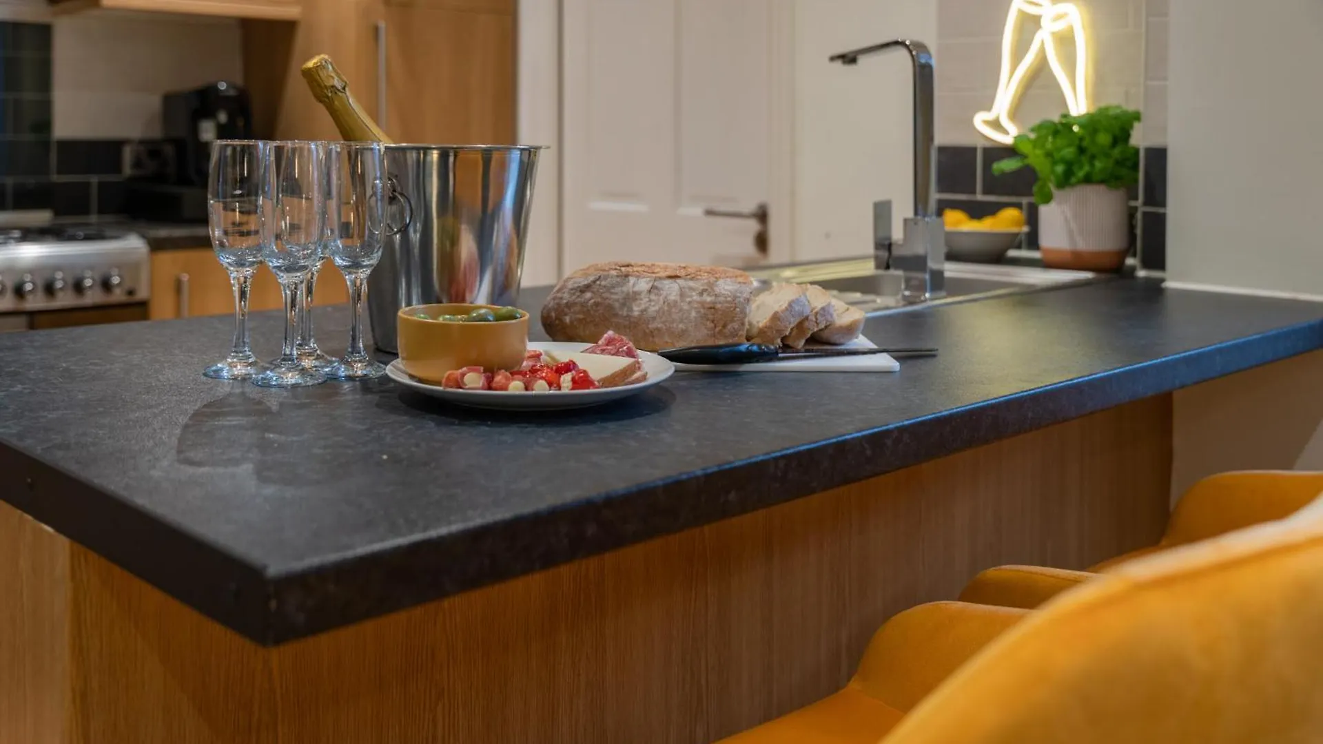 Regency Basement Apartment Cheltenham